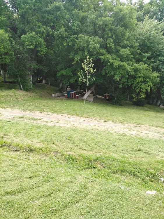 Изчистиха 2 тона боклук от терена около чешмите край яз. „Клокотница“