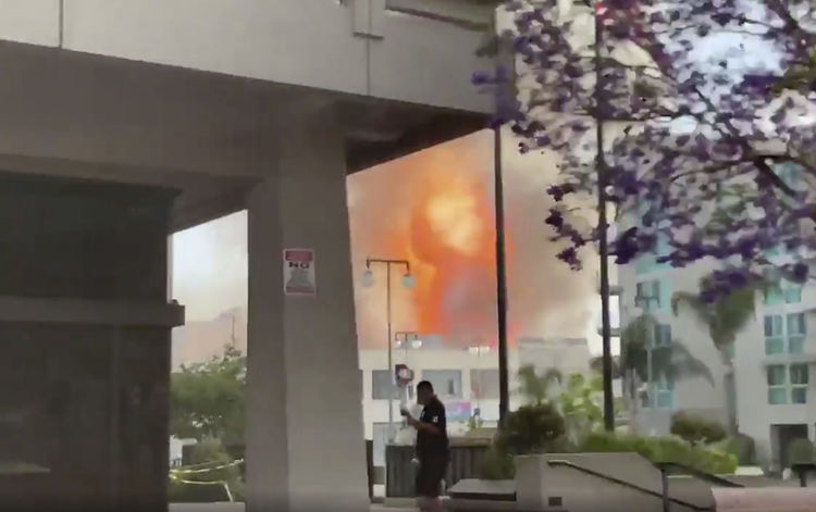 Голям взрив при пожар в Лос Анжелис (видео)