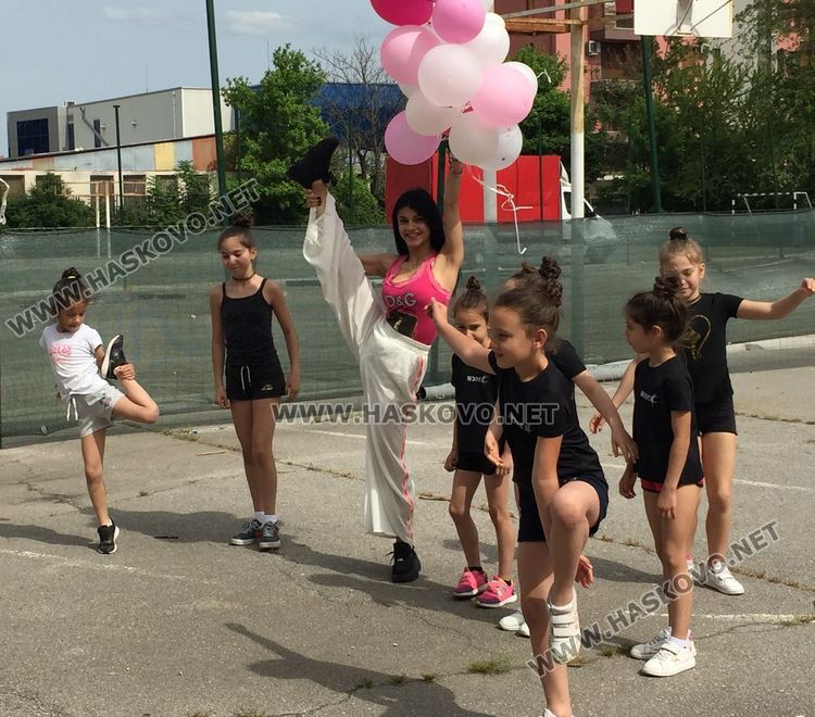 Грациите на „Аида“ възобновиха подготовка си на открито