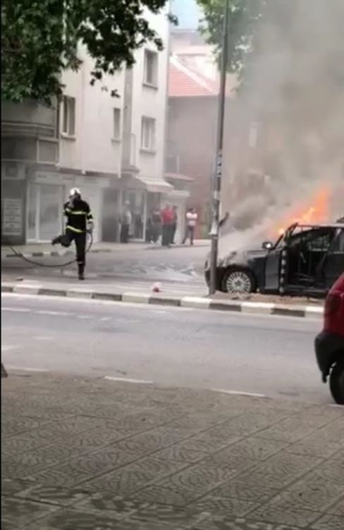Автомобил пламна на бул. "България"