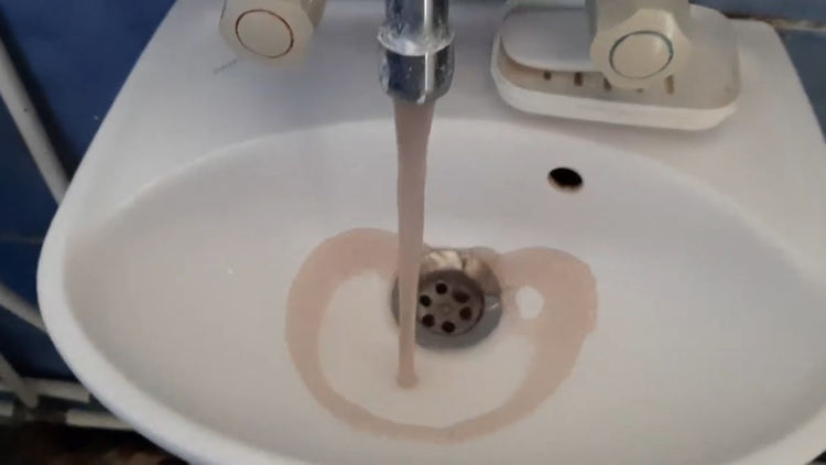 Хасковлия: Разрешиха водата за пиене, а потече мътна (видео)