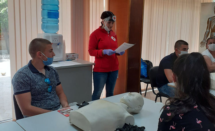 БЧК в Кърджали възобнови курсовете за долекарска помощ за кандидат-шофьорите