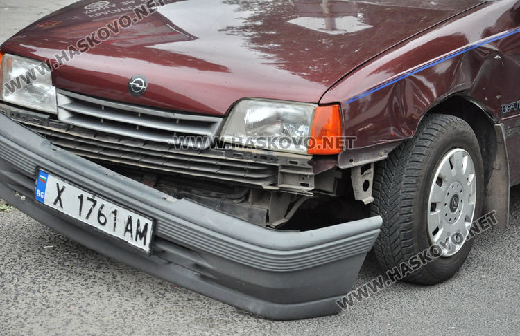 Сеат и Опел катастрофираха до Зеленчуковия, водачите спорят за предимство