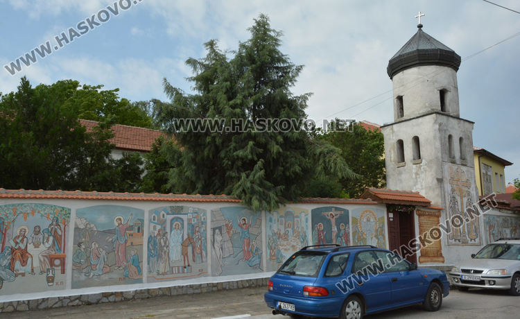 Празнична литургия за Св. Константин и Елена в едноименния храм в Крепост