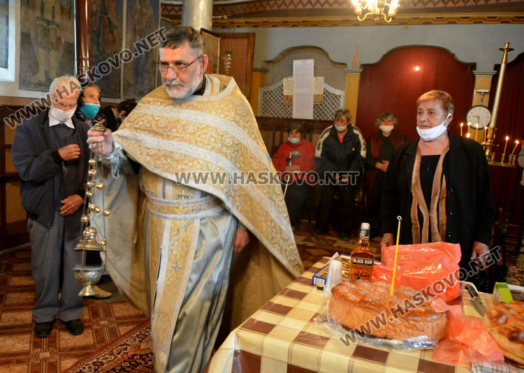 Празнична литургия за Св. Константин и Елена в едноименния храм в Крепост