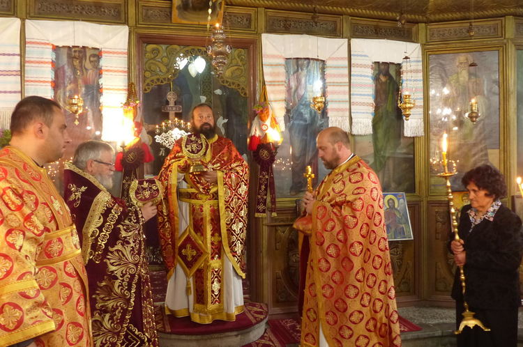 Храмов празник на църквата "Св.св. Константин и Елена в Момчиловци