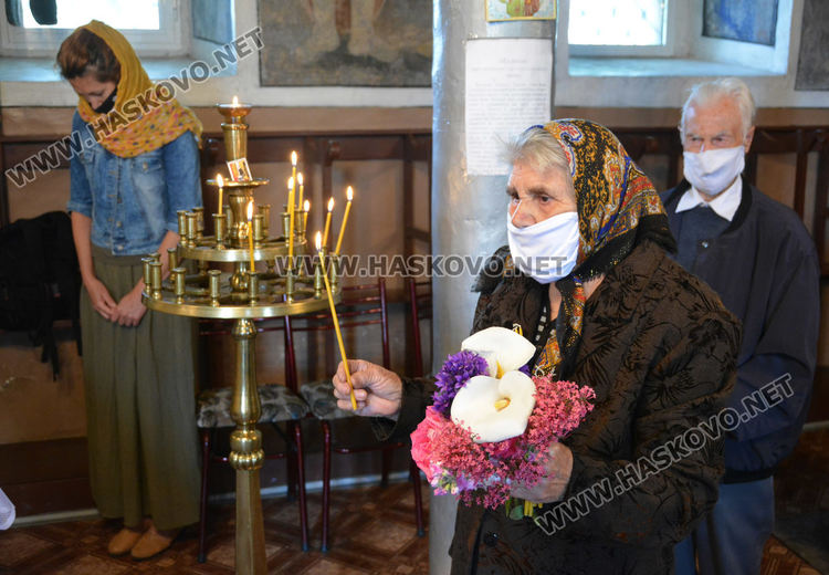 Празнична литургия за Св. Константин и Елена в едноименния храм в Крепост