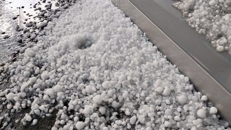 Градушка колкото яйце се изсипа над община Годеч