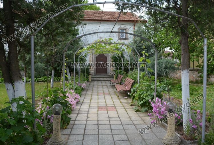 Празнична литургия за Св. Константин и Елена в едноименния храм в Крепост