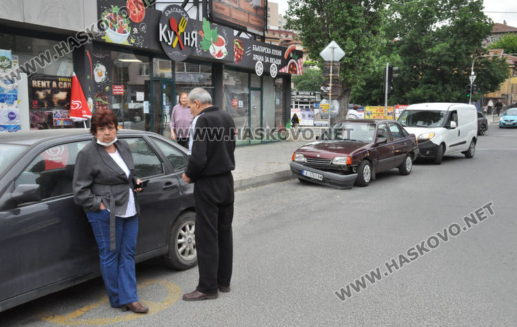 Сеат и Опел катастрофираха до Зеленчуковия, водачите спорят за предимство