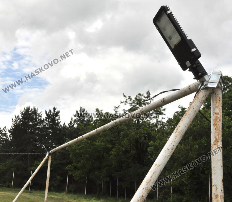 Монтираха осветление на игрищата на „Ямача“ за молитвата на Рамазан Байрам