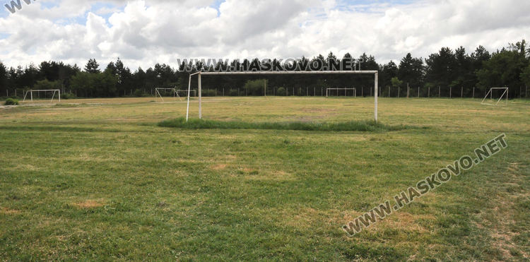 Монтираха осветление на игрищата на „Ямача“ за молитвата на Рамазан Байрам