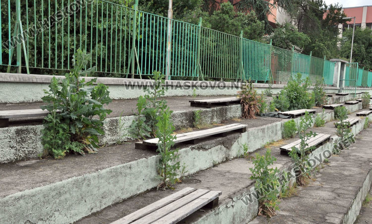 Почистиха спортните зали в Хасково, тренировките започват от днес