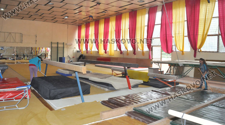 Почистиха спортните зали в Хасково, тренировките започват от днес