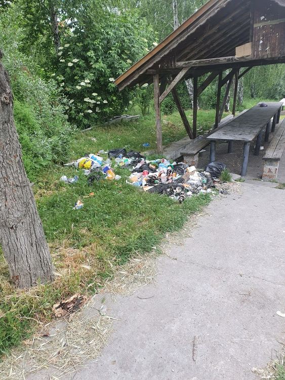 Вдигнаха 2 камиона боклук от зоната за отдих до пазара за животни