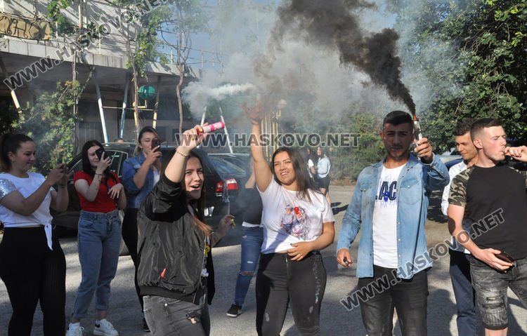 Випуск 2020 с импровизиран бал на Кенана