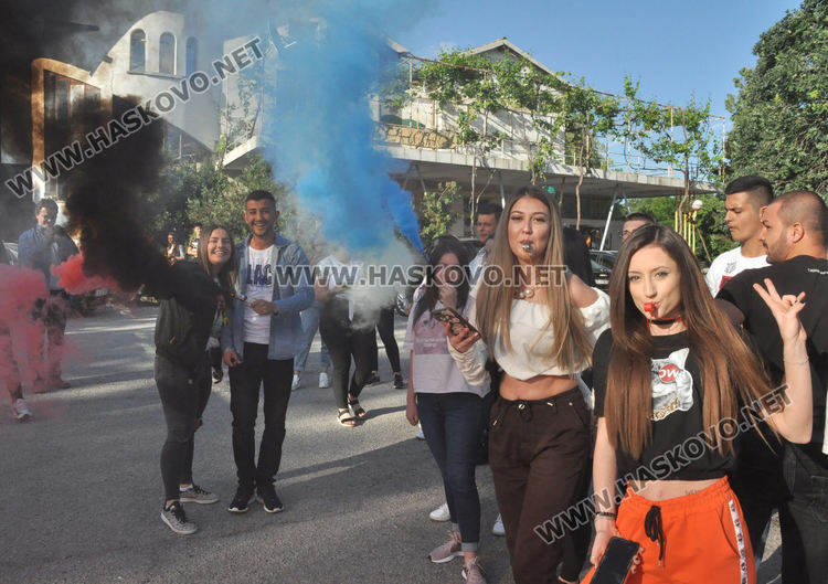 Випуск 2020 с импровизиран бал на Кенана