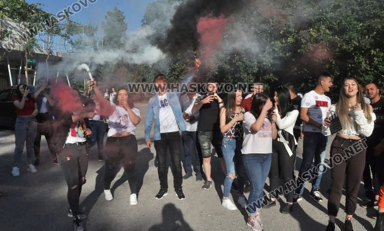 Випуск 2020 с импровизиран бал на Кенана