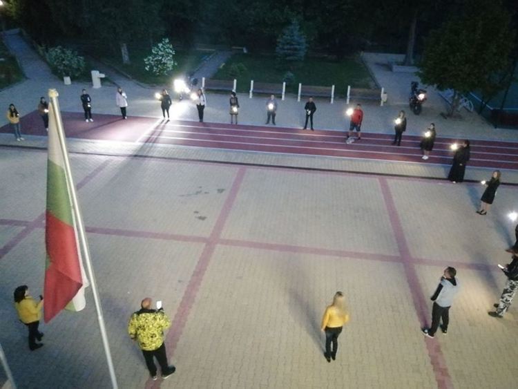 Стотици откликнаха на инициативата на РУО- Смолян за светлинка в навечерието на 24 май