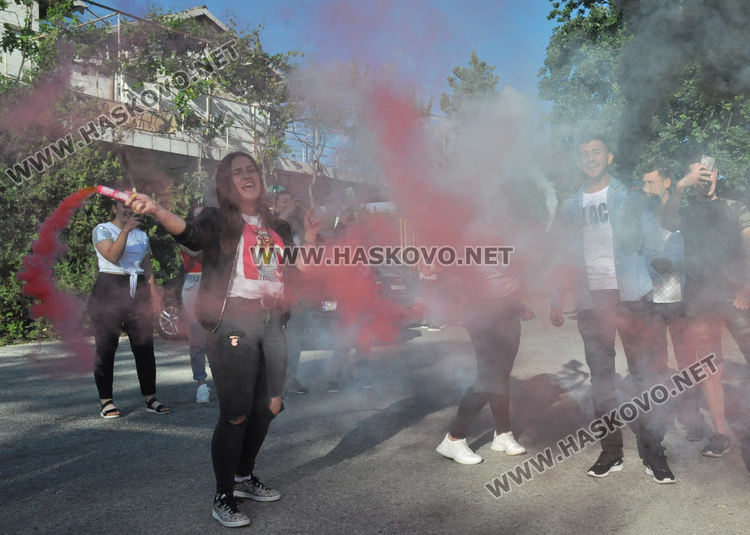 Випуск 2020 с импровизиран бал на Кенана