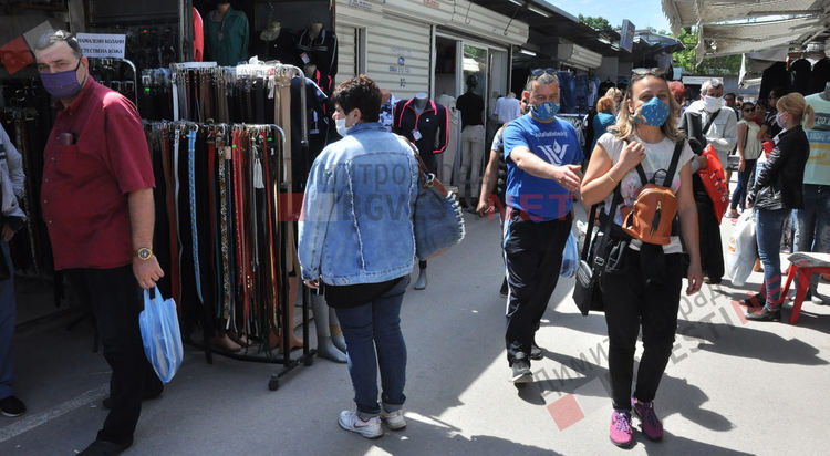 Димитровградският неделен пазар заработи на пълни обороти