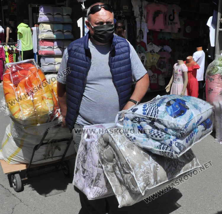 Неделният пазар в Димитровград отвори в цялото си многообразие