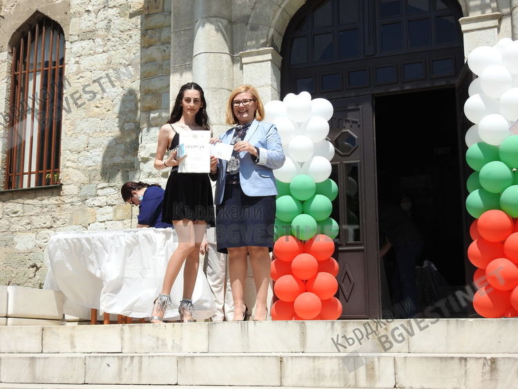 За поредна година Ротари клуб-Кърджали връчи парични награди на отличници