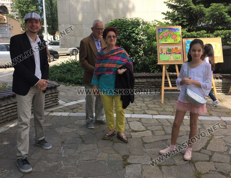 Аплодисменти за учителите на Хасково на пъстрата детска изложба, посветена на 24-ти май