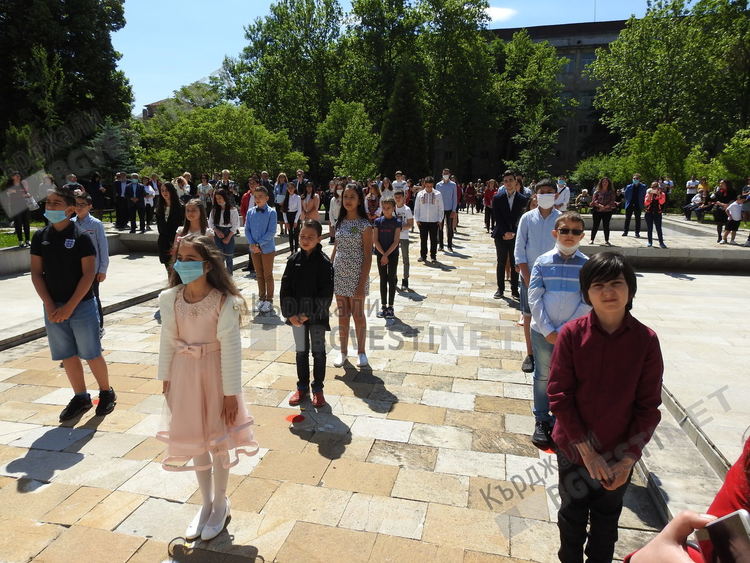 Двадесет и четвърти май в условия на пандемия в Кърджали,  учениците ни с награди въпреки социалната изолация