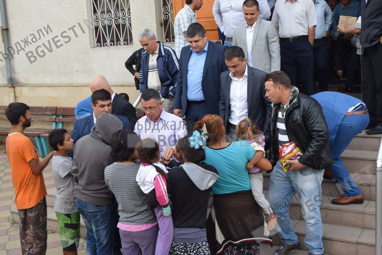 Районно мюфтийство в Кърджали припомня,че  Садака и Фитир е 6 лв.