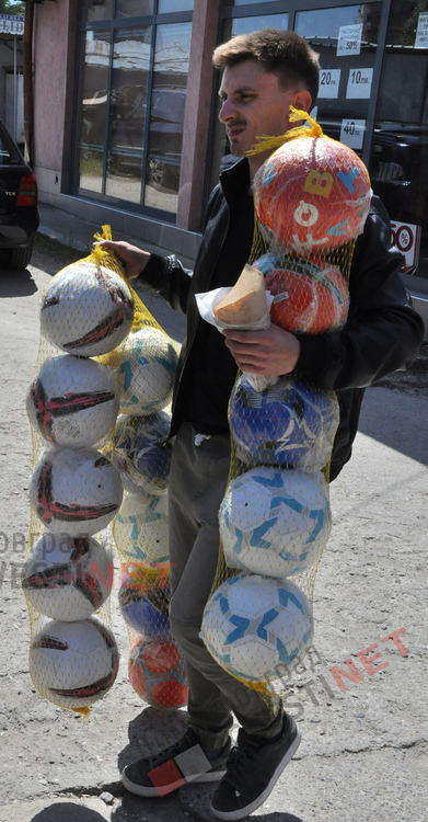 Димитровградският неделен пазар заработи на пълни обороти