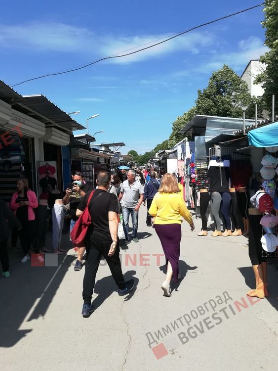 Димитровградският неделен пазар заработи на пълни обороти