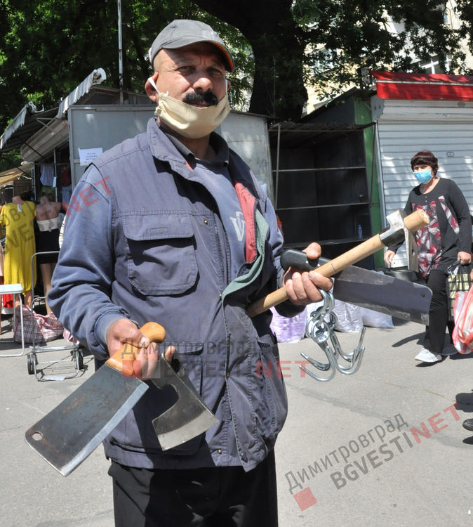 Димитровградският неделен пазар заработи на пълни обороти