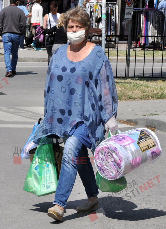 Димитровградският неделен пазар заработи на пълни обороти