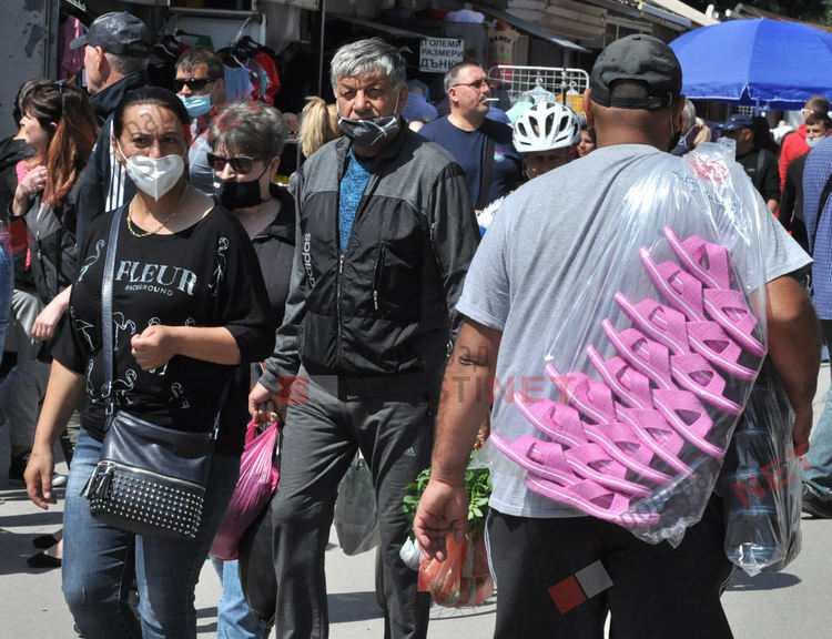 Димитровградският неделен пазар заработи на пълни обороти