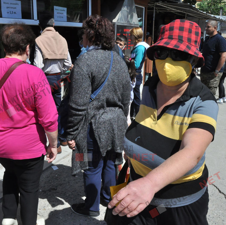 Димитровградският неделен пазар заработи на пълни обороти