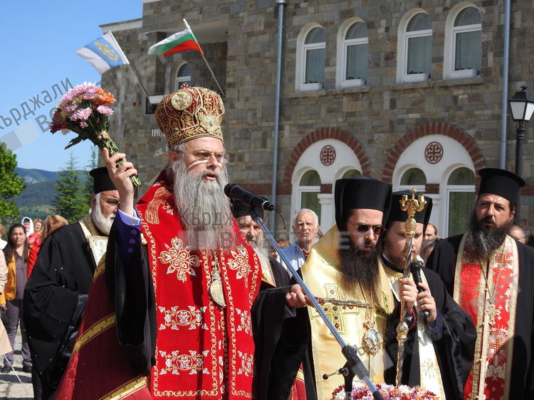 Митрополит Николай положи основния камък на нова църква в Кърджали, храм се въздига в манастира „Св.Йоан Предтеча”