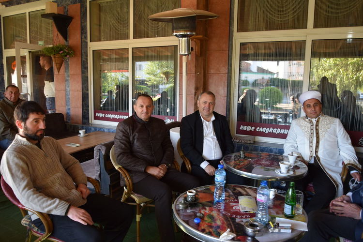 Сладко байрамско кафе в Ардино след празничния намаз за Рамазана