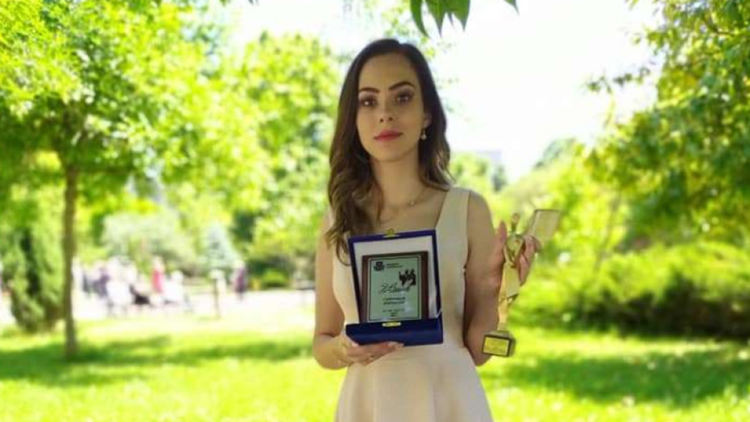 Анелия Крумова