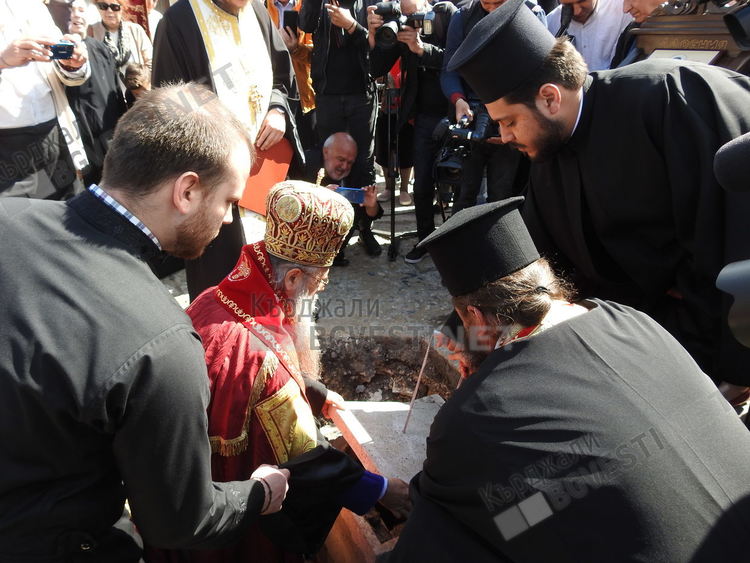 Митрополит Николай положи основния камък на нова църква в Кърджали, храм се въздига в манастира „Св.Йоан Предтеча”
