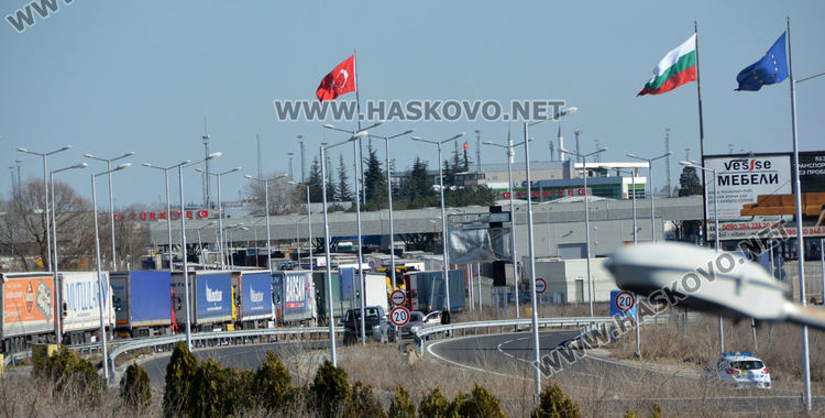  Падна ограничението за карантина на автобусните шофьори и тираджиите