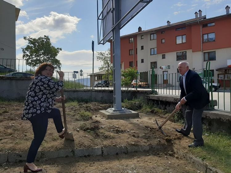 Професионалнтата гимназия по икономика в Смолян- наесен с "нова сграда" и нова система за практическо обучение