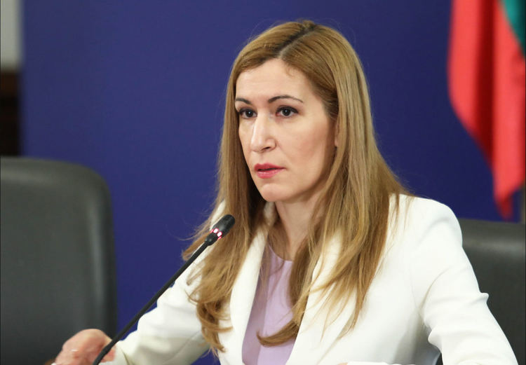 Ангелкова: Ще се рекламираме и с ниския брой на заразени и починали от коронавирус