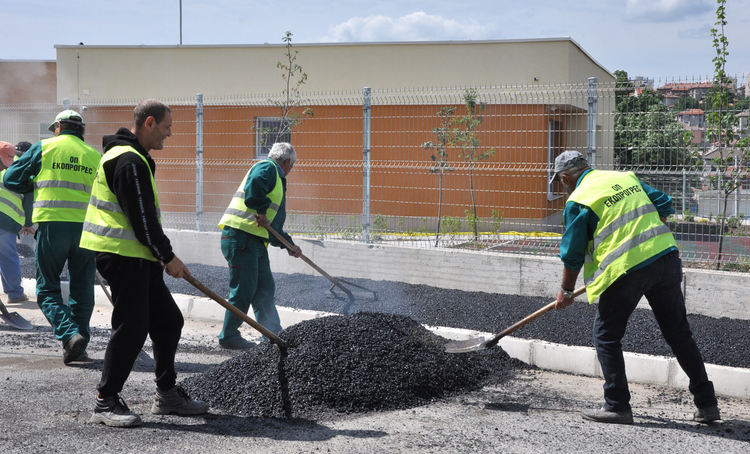 Нов тротоар край новоизградения Дневен център в „Бадема“