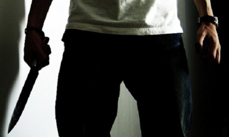 35-годишен наръга връстник, след скандал в компания