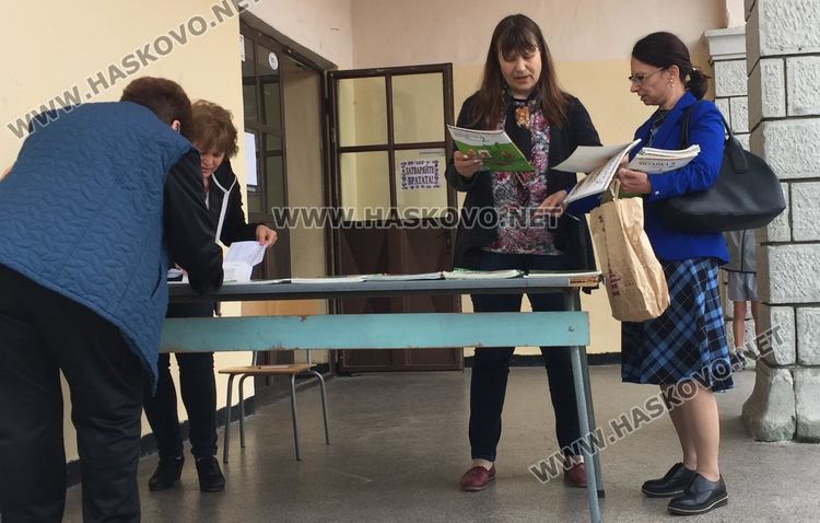 Малките ученици на финала на учебната година, връщат учебниците