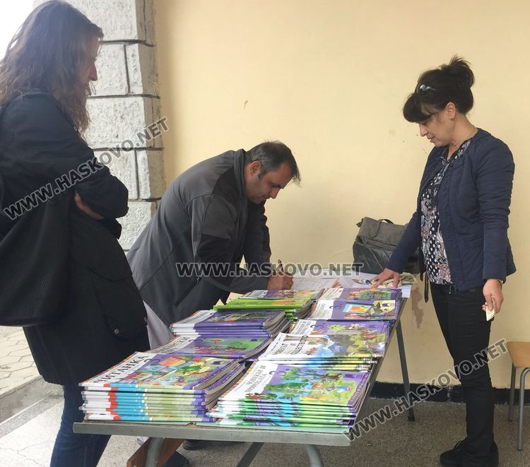 Малките ученици на финала на учебната година, връщат учебниците