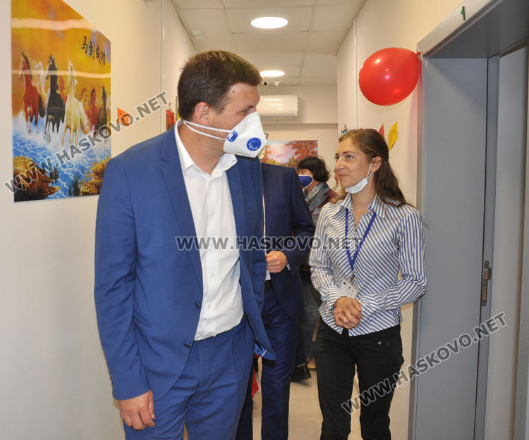 Откриха Дневен център за деца с увреждания и Преходно жилище за деца в риск