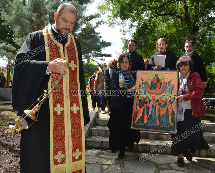 Литийно шествие за Спасовден, именикът Спас Александров раздаде курбан