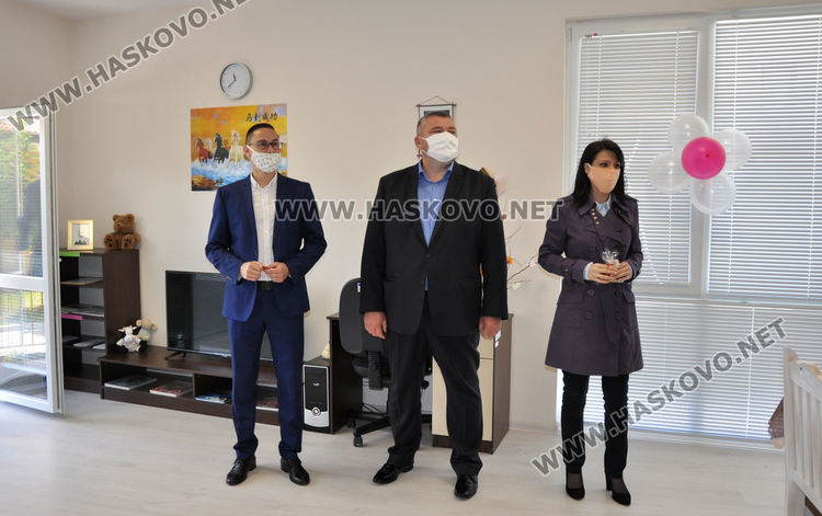 Откриха Дневен център за деца с увреждания и Преходно жилище за деца в риск